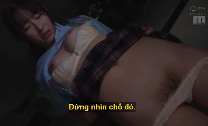 Ông chủ lập mưu đáp trả cô nhân viên dưới quyền kiêu kỳ lười nhác, suốt ngày bận rộn tán gẫu tin nhắn cùng người yêu.